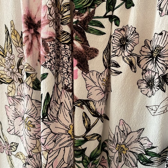 Guess floral cold shoulder blouse! - Picture 2 of 2